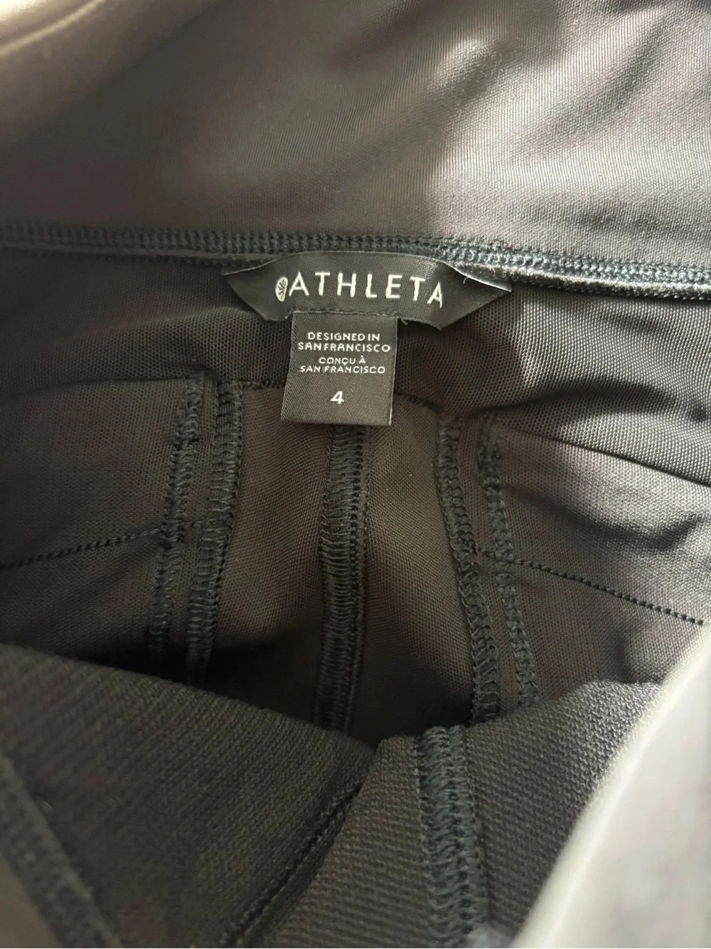 ATHLETA sz 4 Headlands Hybrid High Rise Cargo Leggings Black 982353